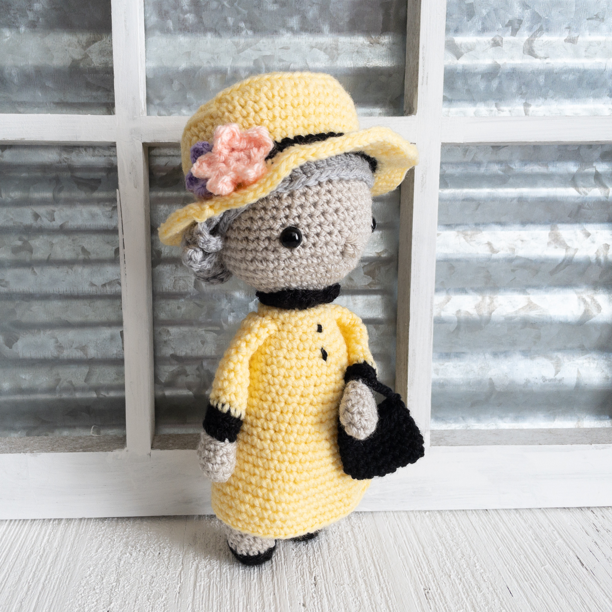 queen-paleyellow