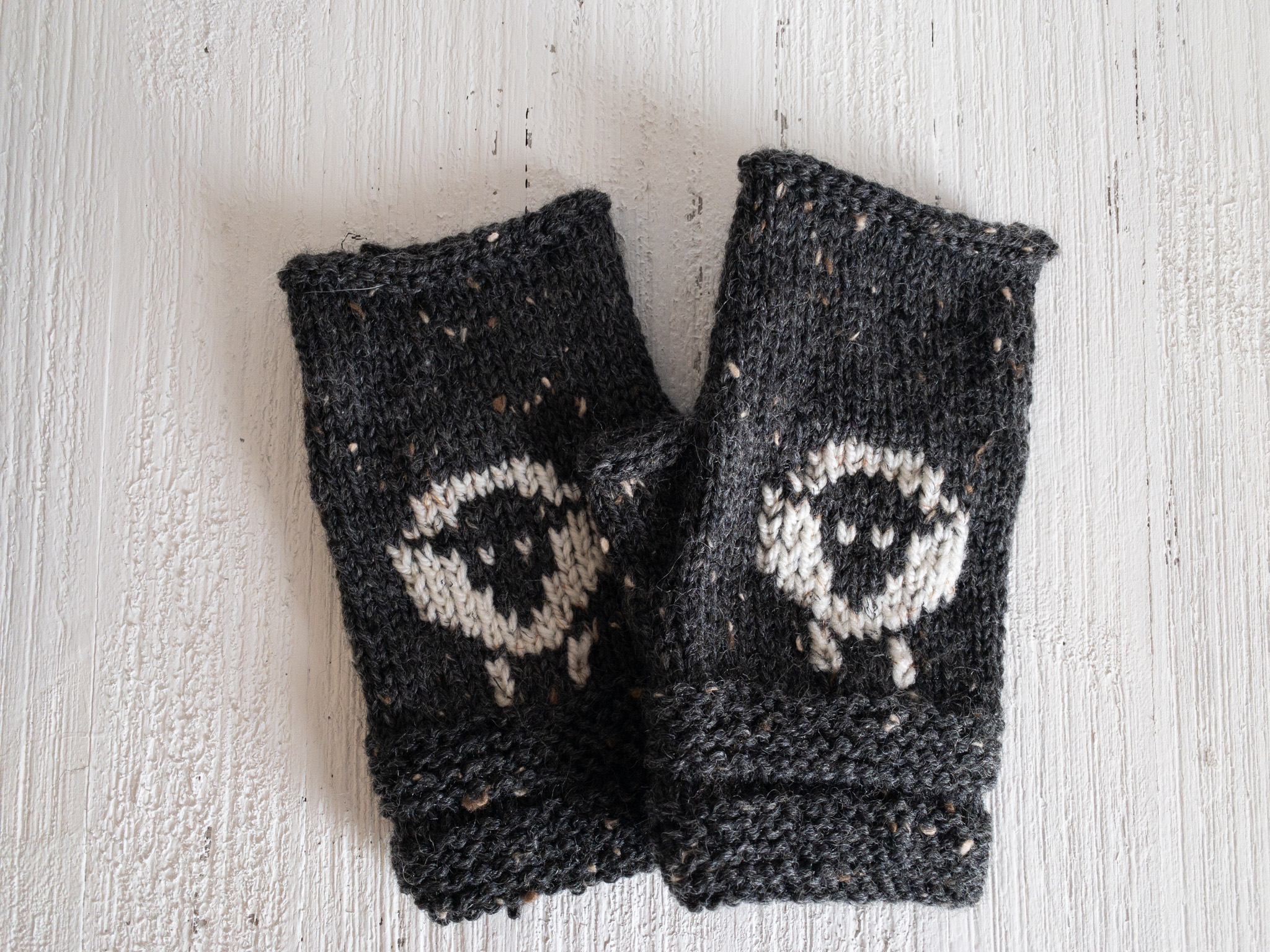 fingerlesssheep-charcoalgrey